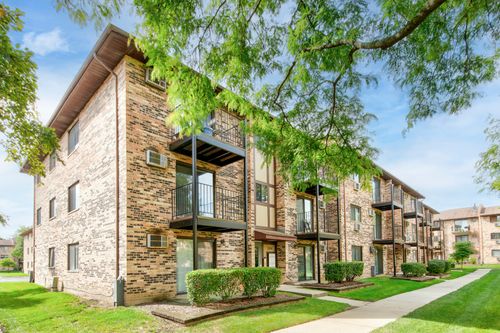 3-244 Klein Creek Ct, Carol Stream, IL, 60188-9394 | Card Image