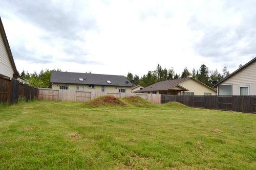 221 Red Cedar Ln, Cave Junction, OR, 97523-9515 | Card Image