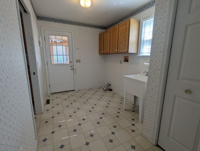 1 - 17 Tucker Ln, Condo with 3 bedrooms, 2 bathrooms and 3 parking in Belchertown MA | Image 9