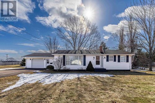 44 Ingleside Dr, Charlottetown, PE, C1C1B9 | Card Image