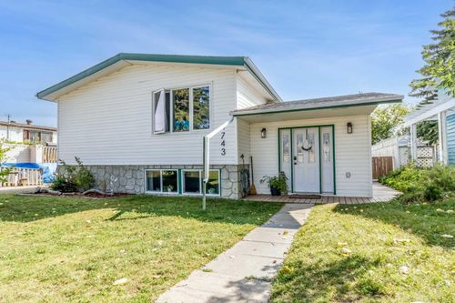 4743 47 St, Sylvan Lake, AB, T4S1M8 | Card Image