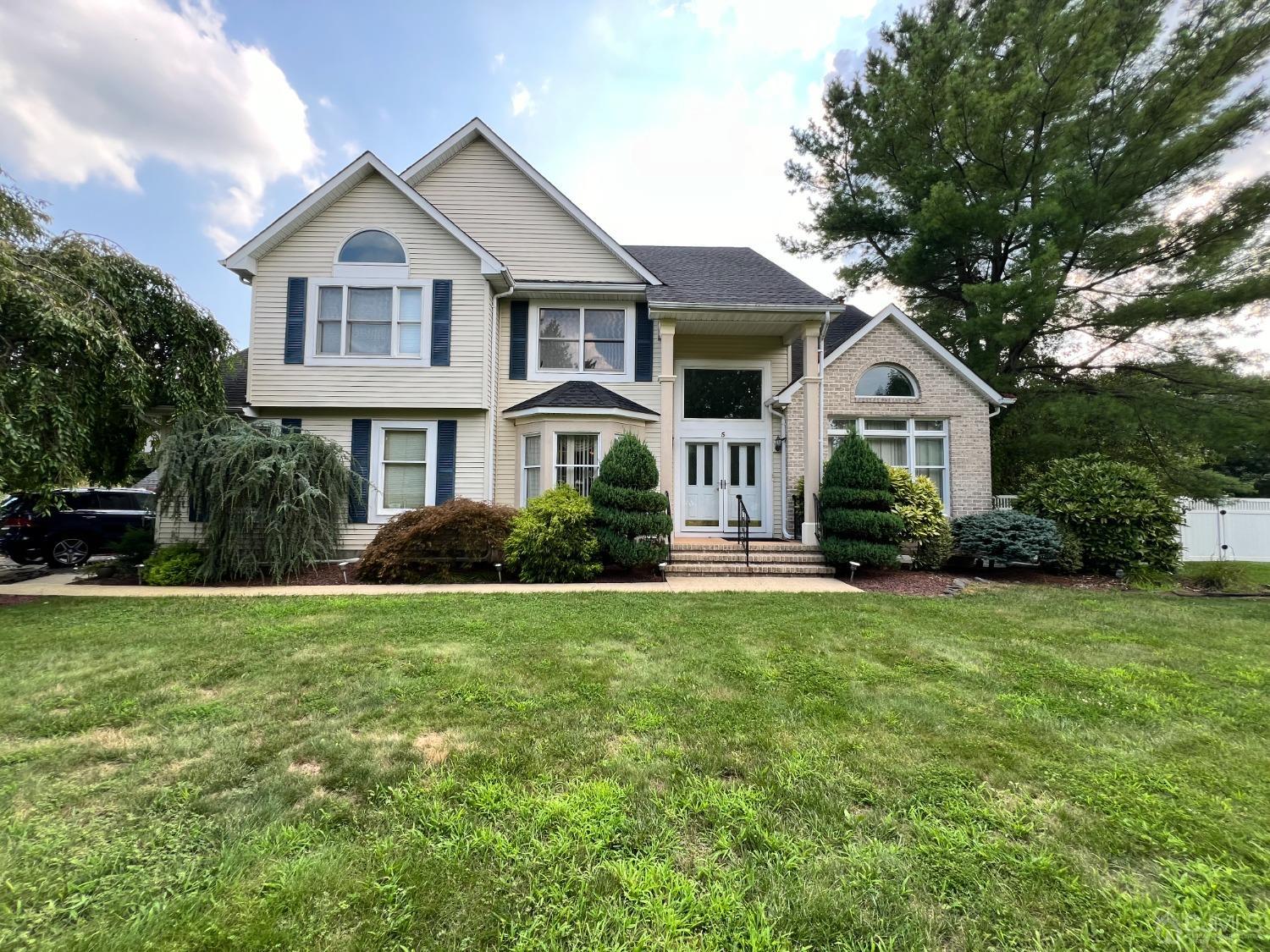 Alexander Dr, Monroe Township, NJ 08831