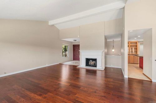 5983 Gaines St, San Diego, CA, 92110-1441 | Card Image