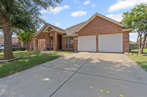1107 Noblewood Dr, Glenn Heights, TX, 75154-8769 | Card Image