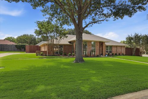 490 Spruce Dr, Highland Village, TX, 75077-6851 | Card Image