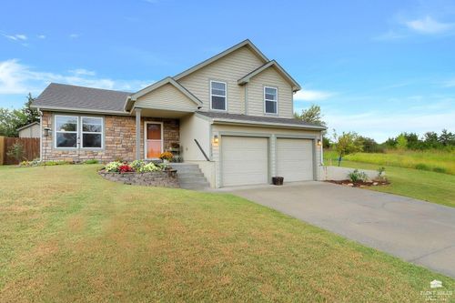 1613 Sutter Woods Rd, Junction City, KS, 66441-2693 | Card Image