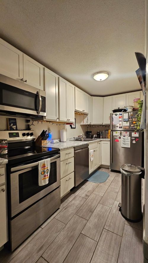 unit-21-2 Pembroke Dr, Derry, NH, 03038-1305 | Card Image