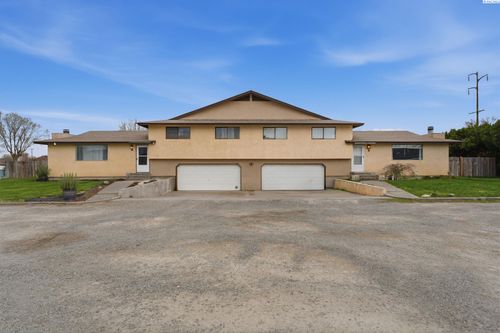 a-and-b-2216 S Rainier St, Kennewick, WA, 99337-3668 | Card Image