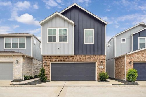 9820 Rugged Oaks Dr, Houston, TX, 77080-2121 | Card Image