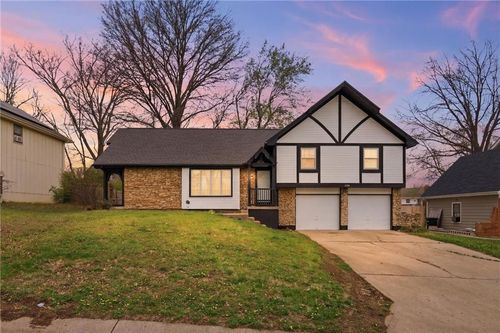 6608 E 124th St, Grandview, MO, 64030-1851 | Card Image