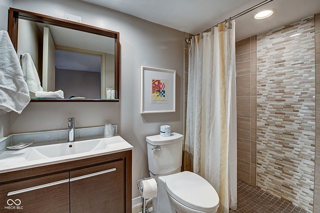 APT-15J - 4000 N Meridian St, Condo with 2 bedrooms, 2 bathrooms and null parking in Indianapolis IN | Image 47