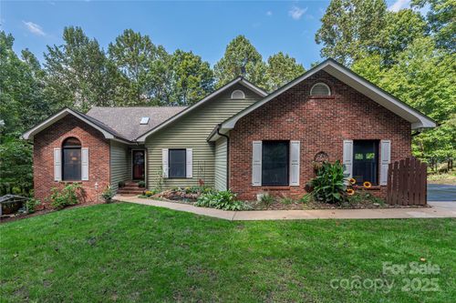 98 Red Oak Dr, Mills River, NC, 28759-2678 | Card Image