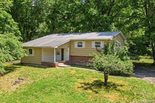 5 Flamingo Ln, Spring Valley, NY, 10977-1410 | Card Image