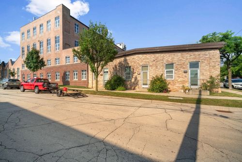 3059 N Weil St, Milwaukee, WI, 53212-2278 | Card Image