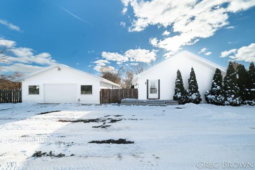 6978 Whites Bridge Rd, Belding, MI, 48809-9242 | Card Image