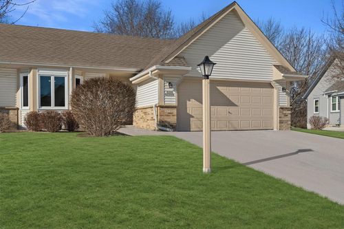 W159N11449 Red Oak Circle, Germantown, WI, 53022 | Card Image