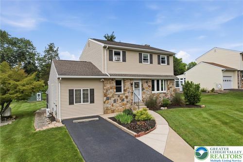 1385 Woodmere Dr, Pottstown, PA, 19464-2725 | Card Image