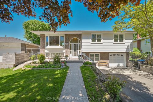 3273 Strabane Dr, Mississauga, ON, L5C1W9 | Card Image