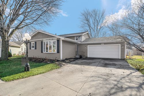 990 Quail Ct, Bradley, IL, 60915-1334 | Card Image