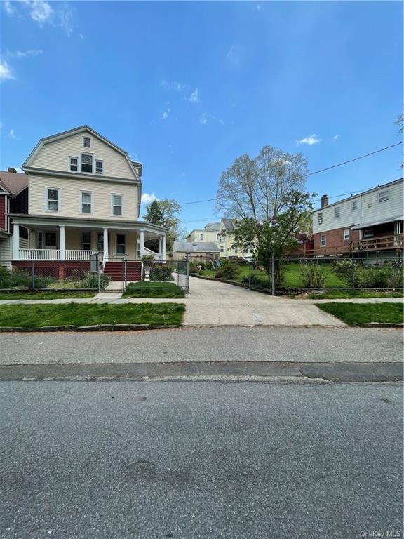 145 Forest Avenue, For Sale in Yonkers Zoocasa