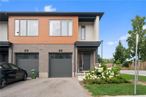 26 Steele Cres, Guelph, ON, N1E0S7 | Card Image