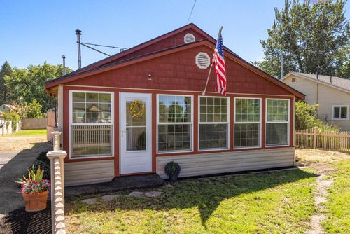 1759 Summers Ln, Klamath Falls, OR, 97603-4847 | Card Image