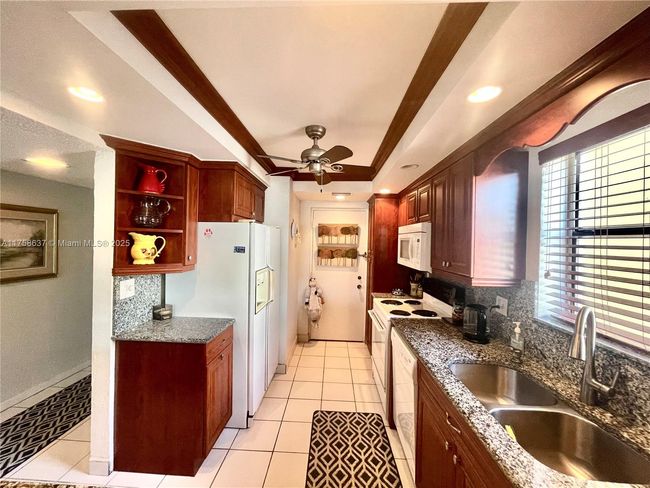 APT-311D - 2309 S Cypress Bend Dr, Condo with 3 bedrooms, 2 bathrooms and null parking in Pompano Beach FL | Image 4