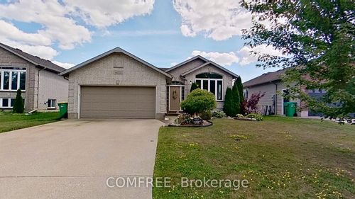 4012 Edward St, Petrolia, ON, N0N1R0 | Card Image