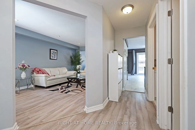 32 Chapman Dr, House other with 4 bedrooms, 4 bathrooms and 2 parking in Ajax ON | Image 4