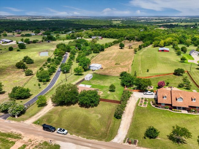 261 Rabbit Hl, House other with 3 bedrooms, 2 bathrooms and null parking in Lorena TX | Image 28