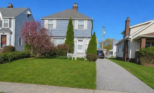 367 E 211th St, Euclid, OH, 44123-1848 | Card Image