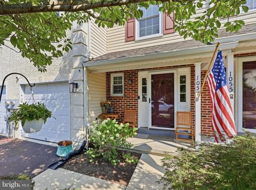 1057 Almond Dr, PHOENIXVILLE, PA, 19460-5916 | Card Image
