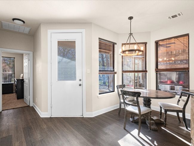 Casual dining area | Image 10