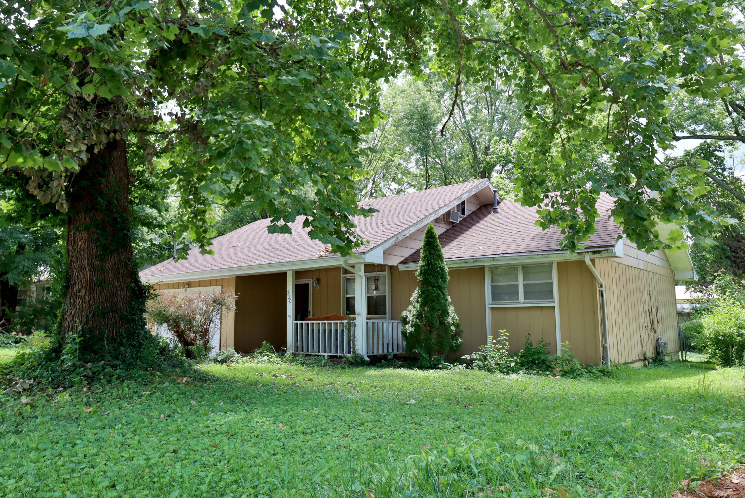 220 E Berkeley St, For Sale in Springfield - eXp Realty