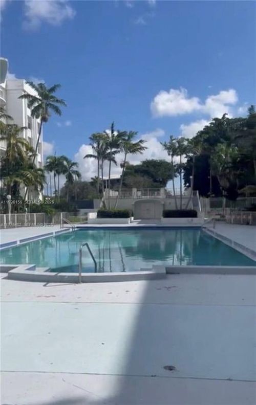 611-496 Nw 165th Street Rd, Miami, FL, 33169-6466 | Card Image