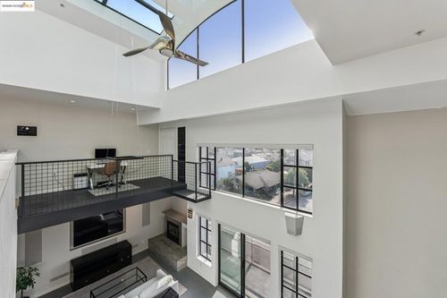 17-850 Grand Ave, Oakland, CA, 94612-3727 | Card Image