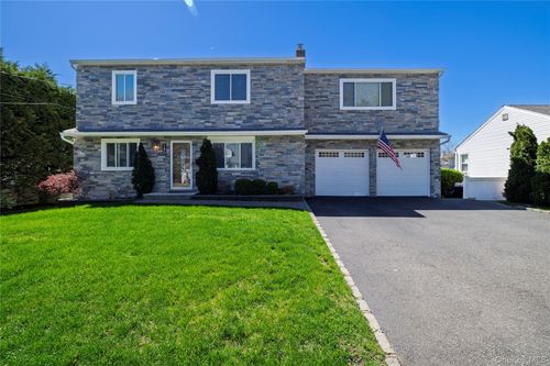 140 Baltimore Ave, Massapequa, NY, 11758-4126 | Card Image