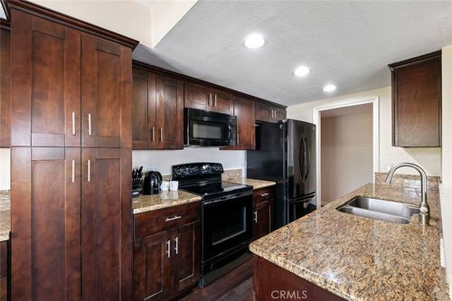 53-1517 E Garfield Ave, Glendale, CA, 91205-6202 | Card Image