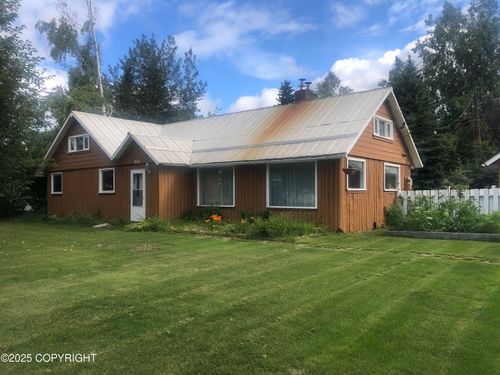 943 Gilmore St, Fairbanks, AK, 99701-4114 | Card Image