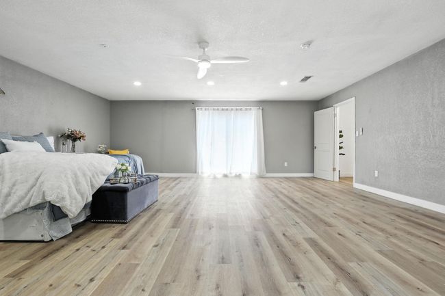 542 Circle Way St, House other with 4 bedrooms, 2 bathrooms and 1 parking in Lake Jackson TX | Image 10