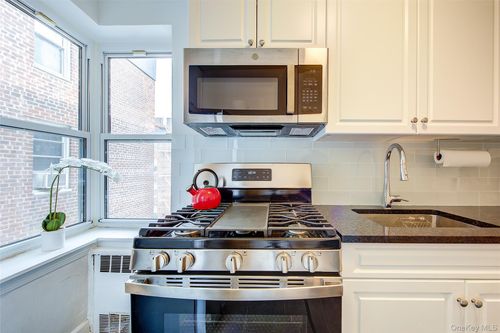 apt-5f-33-15 81st St, Jackson Heights, NY, 11372-1318 | Card Image