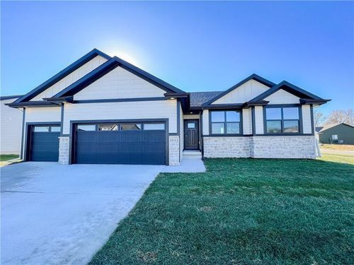 3012 Crest View Cir, Norwalk, IA, 50211-8201 | Card Image