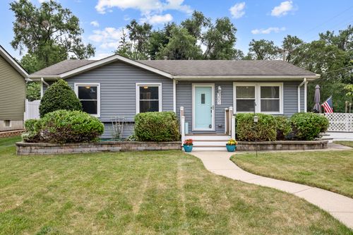 301 Channel Dr, Island Lake, IL, 60042-9441 | Card Image