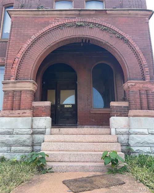 2002 Saint Louis Ave, Saint Louis, MO, 63106-2415 | Card Image