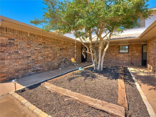 9907 Mashburn Blvd, Oklahoma City, OK, 73162-5585 | Card Image