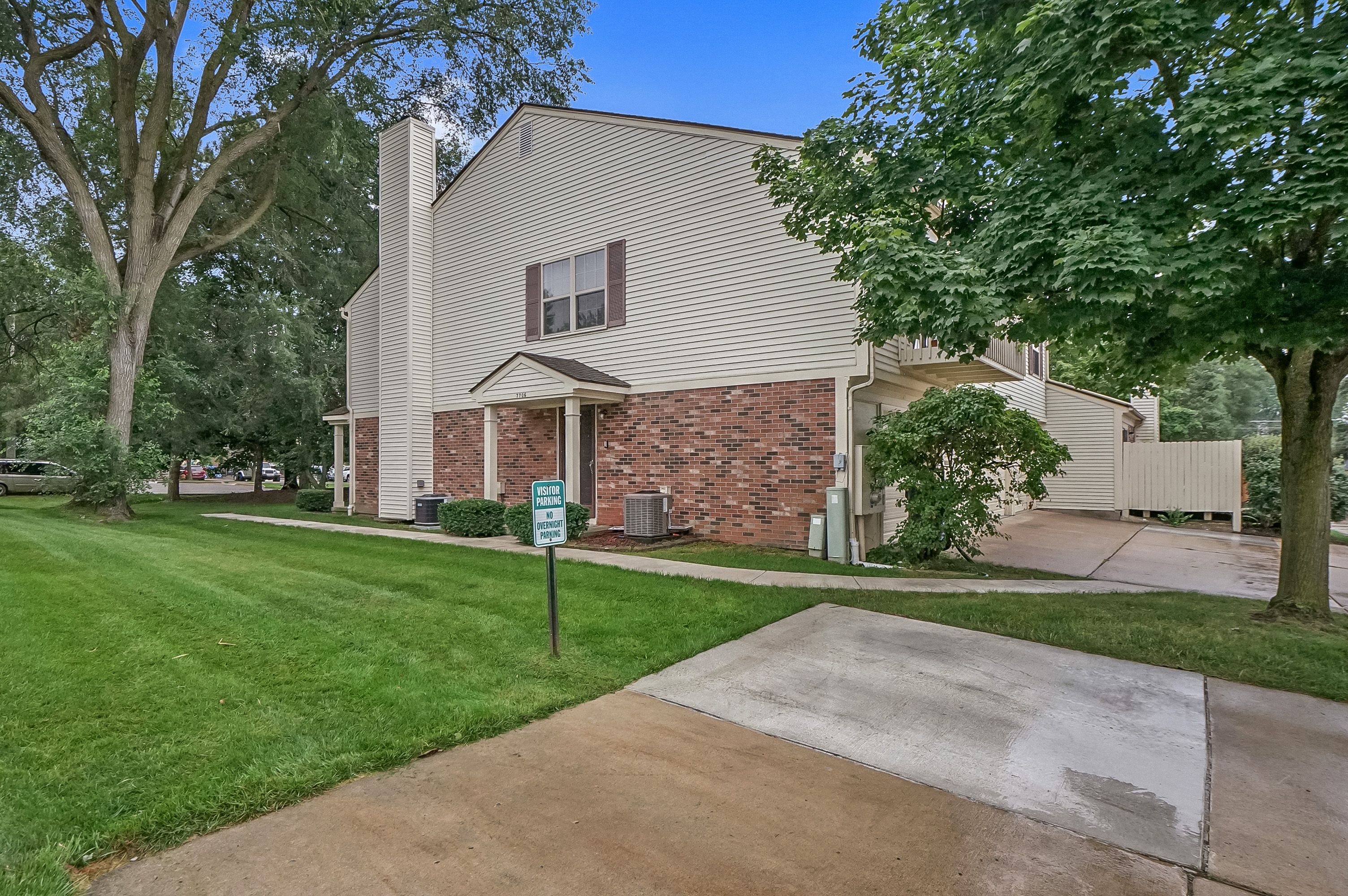 Lake Ridge Dr, Waterford, MI 48327