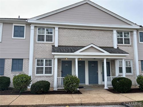 9102 Eager Rd, Brentwood, MO, 63144-1121 | Card Image