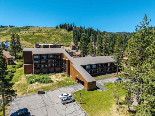 106-11589 Snowpeak Way, Truckee, CA, 96161-5352 | Card Image