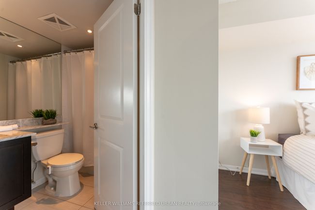 1813 - 125 Western Battery Rd, Condo with 2 bedrooms, 2 bathrooms and 1 parking in Toronto ON | Image 7