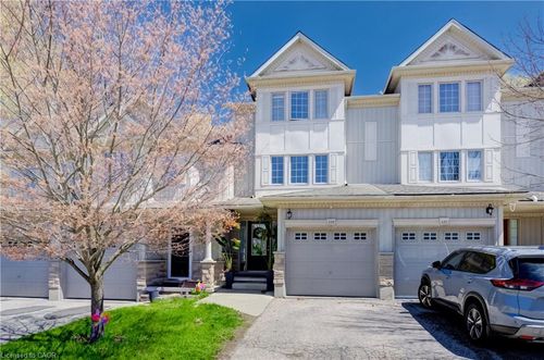 e34-110 Activa Ave, Kitchener, ON, N2E4K4 | Card Image